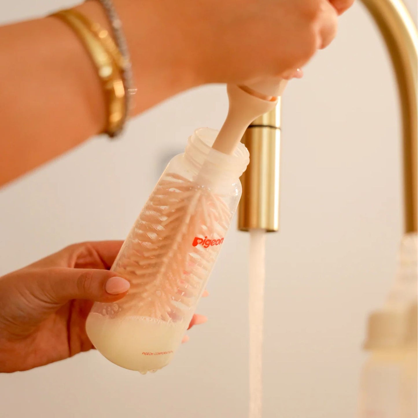 Nurtura™ Portable Effortless Bottle Brush