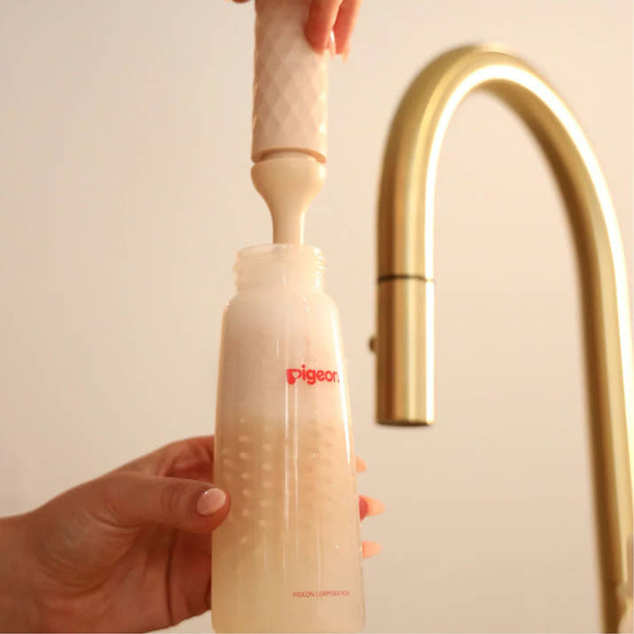 Nurtura™ Portable Effortless Bottle Brush